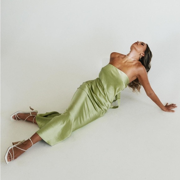 Princess Polly Haley Satin Green Halter Dress. Size US 4
NWOT. - Picture 3 of 13